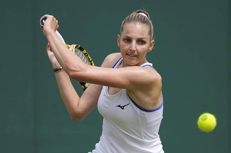 ಚೆಂಡು ರಿಟರ್ನ್ ಮಾಡಿದ ಕರೊಲಿನಾ ಪ್ಲಿಸ್ಕೋವಾ –ಪಿಟಿಐ ಚಿತ್ರ