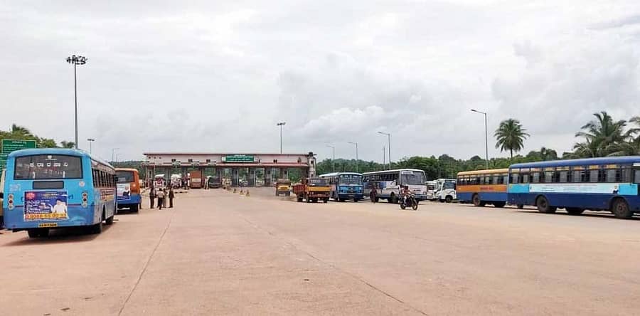 ಗಡಿಭಾಗ ತಲಪಾಡಿಯಲ್ಲಿ ಶುಕ್ರವಾರ ತಪಾಸಣೆಯನ್ನು ತೀವ್ರಗೊಳಿಸಲಾಯಿತು