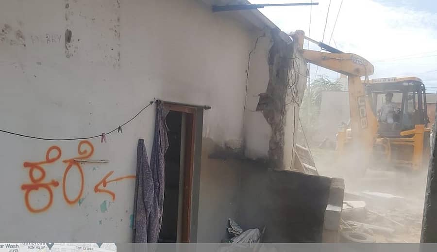 ಕೆರೆ ಒತ್ತುವರಿ ಪ್ರದೇಶವನ್ನು ಶುಕ್ರವಾರ ತೆರವುಗೊಳಿಸಲಾಯಿತು