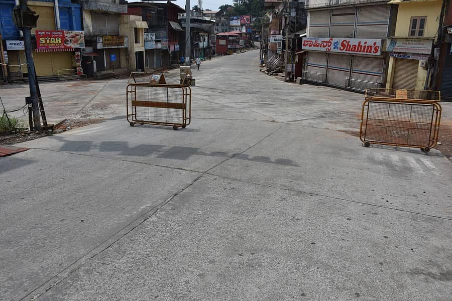 ಲಾಕ್ಡೌನ್ ಅವಧಿಯಲ್ಲಿ ಮಡಿಕೇರಿಯ ರಸ್ತೆಯೊಂದರ ದೃಶ್ಯ