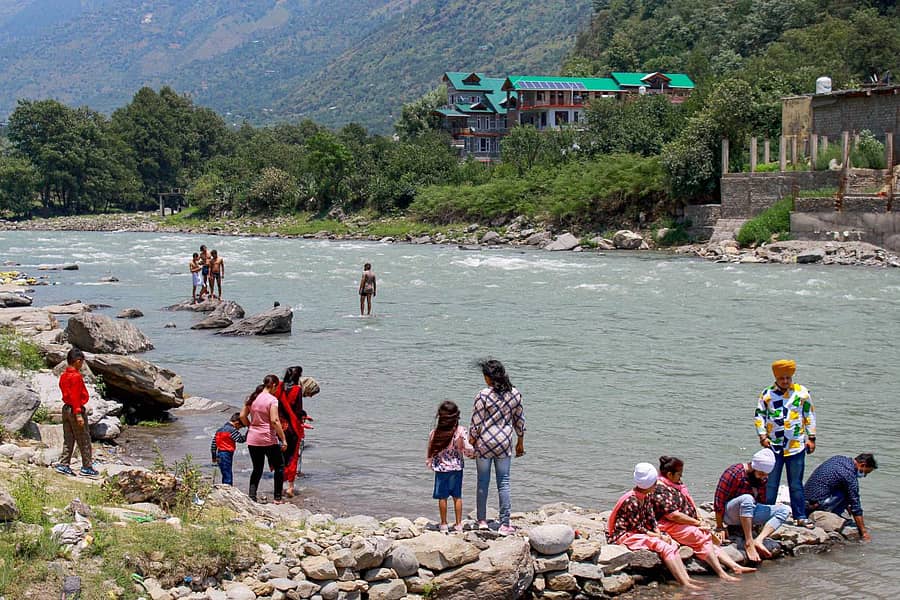 ಮನಾಲಿಯಲ್ಲಿ ಪ್ರವಾಸಿಗರ ದಂಡು –ಪಿಟಿಐ ಚಿತ್ರ