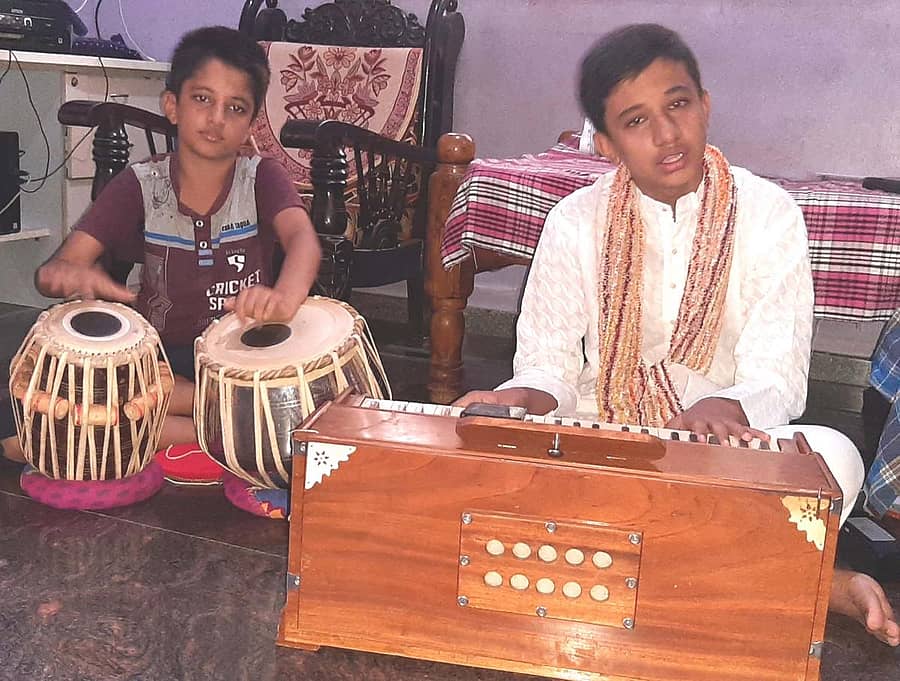 ಸಂಗೀತ ಕ್ಷೇತ್ರದಲ್ಲಿ ಸಾಧನೆ ಮಾಡುತ್ತಿರುವ ಹೂವಿನಹಡಗಲಿಯ ನೀರಜ್ ಕಠಾರಿ, ನಿಶಾಂತ್ ಕಠಾರಿ ಸಹೋದರರು