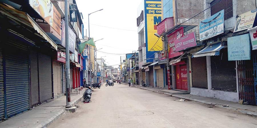 ರಾಯಚೂರಿನ ಸೂಪರ್ ಮಾರ್ಕೆಟ್ ಶನಿವಾರ ಹೀಗಿತ್ತು