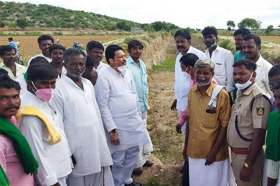 ಕವಿತಾಳ ಸಮೀಪದ 9 (ಎ) ಕಾಲುವೆ ಕಾಮಗಾರಿ ಸ್ಥಳಕ್ಕೆ ಶಾಸಕ ರಾಜಾ ವೆಂಕಟಪ್ಪ ನಾಯಕ ಶನಿವಾರ ಭೇಟಿ ನೀಡಿ, ಪರಿಶೀಲಿಸಿದರು