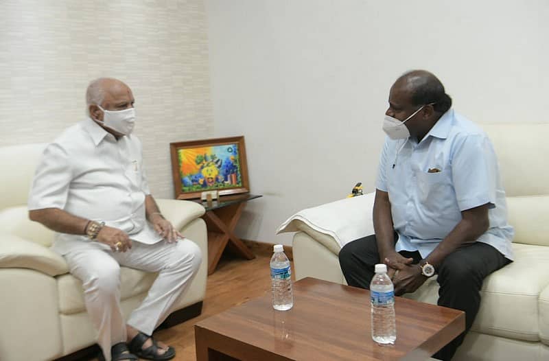 ಮಾಜಿ ಮುಖ್ಯಮಂತ್ರಿ ಗಳಾದ ಕುಮಾರಸ್ವಾಮಿ ಅವರು ಇಂದು ಮಾನ್ಯ ಮುಖ್ಯಮಂತ್ರಿಗಳನ್ನು ಗೃಹ ಕಚೇರಿ ಕೃಷ್ಣ ದಲ್ಲಿ ಔಪಚಾರಿಕ ಭೇಟಿ ಮಾಡಿದರು