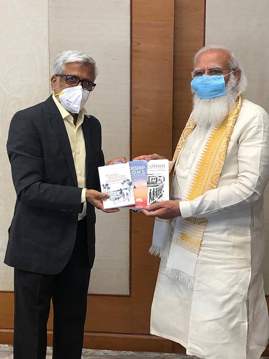 ಪ್ರಧಾನಿ ನರೇಂದ್ರ ಮೋದಿ ಅವರೊಂದಿಗೆ ಡಾ.ಆರ್. ಬಾಲಸುಬ್ರಹ್ಮಣ್ಯಂ