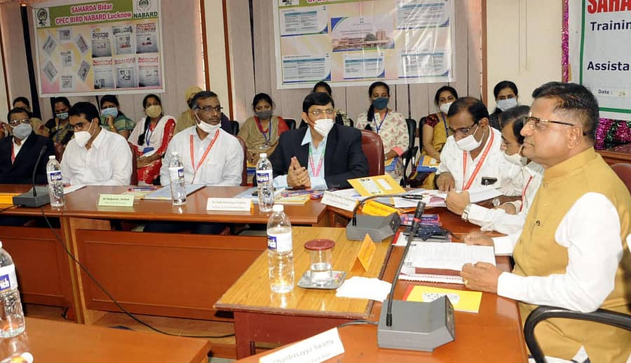 ಬೀದರ್ನ ಡಾ. ಗುರುಪಾದಪ್ಪ ನಾಗಮಾರಪಳ್ಳಿ ಸಹಾರ್ದ ತರಬೇತಿ ಸಂಸ್ಥೆಯಲ್ಲಿ ಬ್ಯಾಂಕ್ ಅಧಿಕಾರಿಗಳ ತರಬೇತಿಯಲ್ಲಿ ಡಿಸಿಸಿ ಬ್ಯಾಂಕ್ ಅಧ್ಯಕ್ಷ ಉಮಾಕಾಂತ ನಾಗಮಾರಪಳ್ಳಿ ಮಾತನಾಡಿದರು