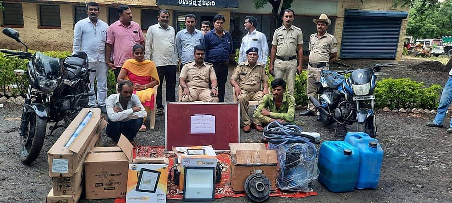 ನಿಂಬರ್ಗಾ ಠಾಣೆಯ ಪೊಲೀಸರು ಬಂಧಿಸಿರುವ ಆರೋಪಿಗಳು