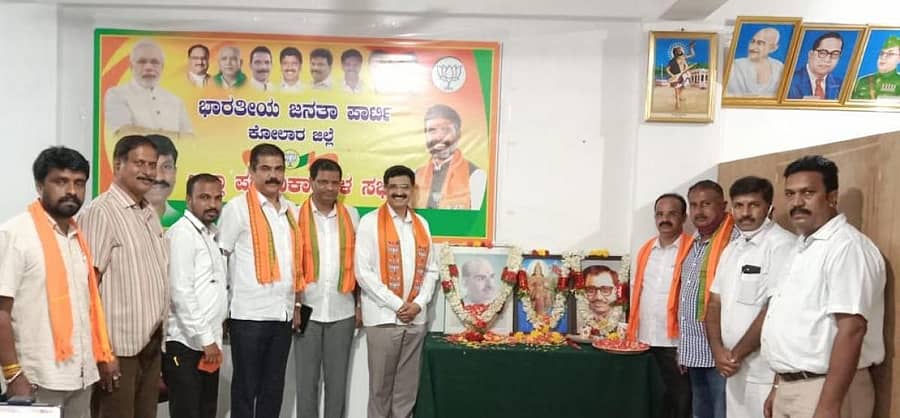 ಬಿಜೆಪಿ ಕಾನೂನು ಪ್ರಕೋಷ್ಠ ವತಿಯಿಂದ ಕೋಲಾರದಲ್ಲಿ ಮಂಗಳವಾರ ಶ್ಯಾಮ್ಪ್ರಸಾದ್ ಮುಖರ್ಜಿ ಜಯಂತಿ ಆಚರಿಸಲಾಯಿತು