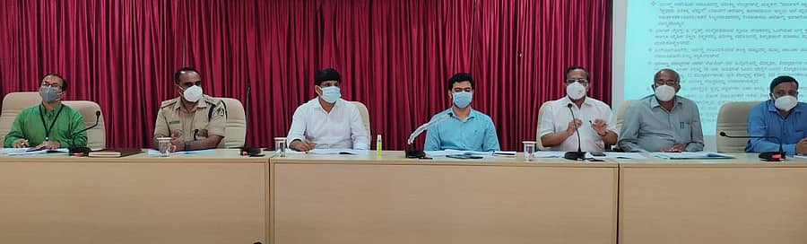 ಜಿಲ್ಲಾ ಪಂಚಾಯಿತಿ ಸಭಾಂಗಣದಲ್ಲಿ ಬುಧವಾರ ಎಸ್ಸೆಸ್ಸೆಲ್ಸಿ ಪರೀಕ್ಷಾ ಪೂರ್ವಸಿದ್ಧತಾ ಸಭೆ ನಡೆಯಿತು.