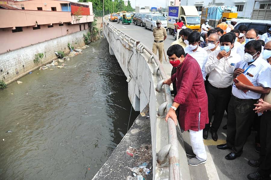 ಯೋಗೇಶ್ವರ್ ಅವರು ಮೈಸೂರು ರಸ್ತೆಯ ಗಾಳಿ ಆಂಜನೇಯ ಸ್ವಾಮಿ ದೇವಸ್ಥಾನದ ಎದುರು ಹಾದು ಹೋಗಿರುವ ವೃಷಭಾವತಿ ನದಿ ಸ್ಥಳಕ್ಕೆ ಭೇಟಿ ನೀಡಿ ಪರಿಶೀಲಿಸಿದರು