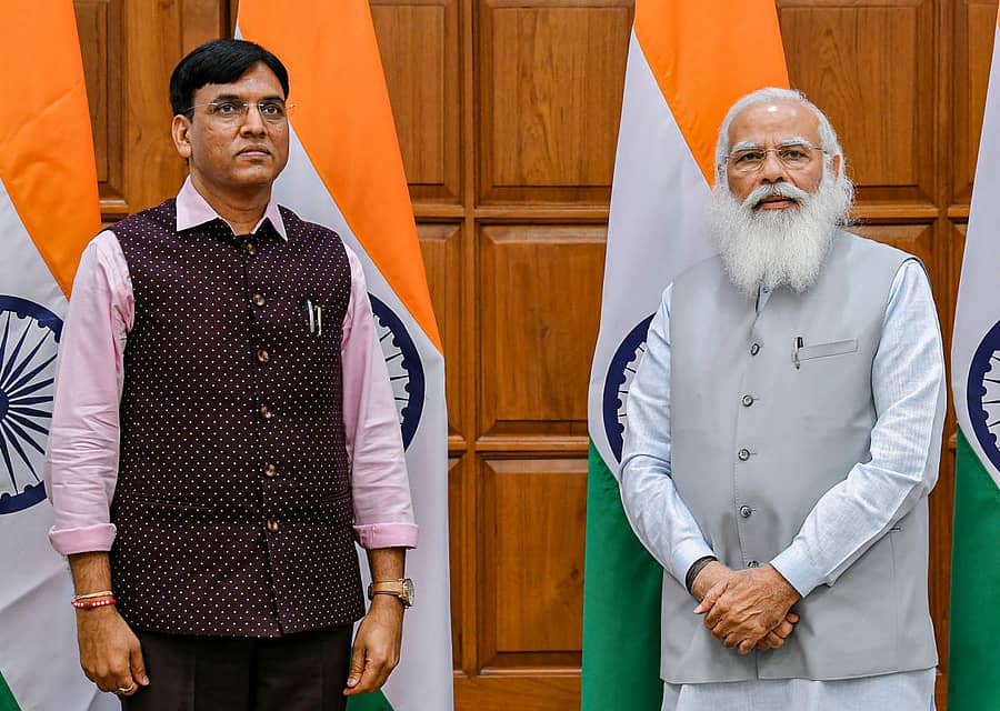 ಪ್ರಧಾನಿ ನರೇಂದ್ರ ಮೋದಿ ಅವರೊಂದಿಗೆ ಮನ್ಸುಖ್ ಮಾಂಡವೀಯ