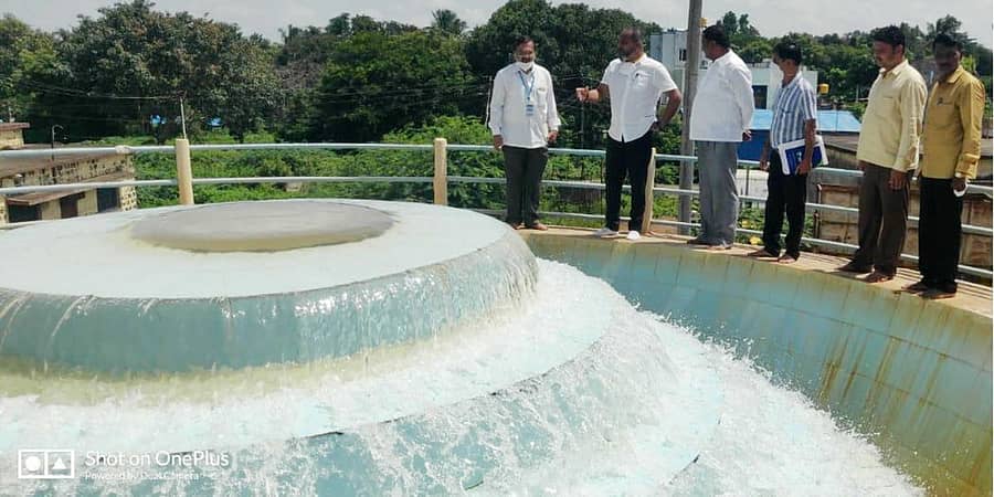 ಹುಕ್ಕೇರಿ ಪಟ್ಟಣದಲ್ಲಿನ ಜಲಸಂಗ್ರಹ ಮತ್ತು ನೀರು ಶುದ್ಧೀಕರಣ ಘಟಕಕ್ಕೆ ಬಿಡಿಸಿಸಿ ಬ್ಯಾಂಕ್ ಅಧ್ಯಕ್ಷ ರಮೇಶ್ ಕತ್ತಿ ಭೇಟಿ ನೀಡಿದರು