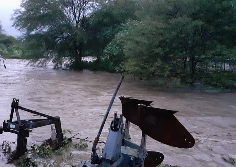 ಔರಾದ್ ತಾಲ್ಲೂಕಿನ ಜೋಜನಾ ಗ್ರಾಮದಲ್ಲಿ ಗುರುವಾರ ಮತ್ತು ಶುಕ್ರವಾರ ಸುರಿದ ಭಾರಿ ಮಳೆಯಿಂದಾಗಿ ಜಮೀನುಗಳಿಗೆ ನೀರು ನುಗ್ಗಿದೆ