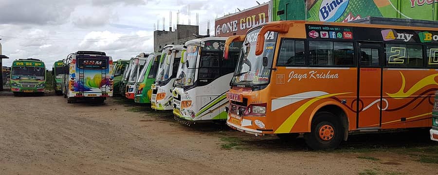 ನಂಜನಗೂಡು ರಸ್ತೆಯ ಪೆಟ್ರೋಲ್ ಬಂಕ್ ಒಂದರಲ್ಲಿ ನಿಂತಿರುವ ಖಾಸಗಿ ಬಸ್ಗಳು