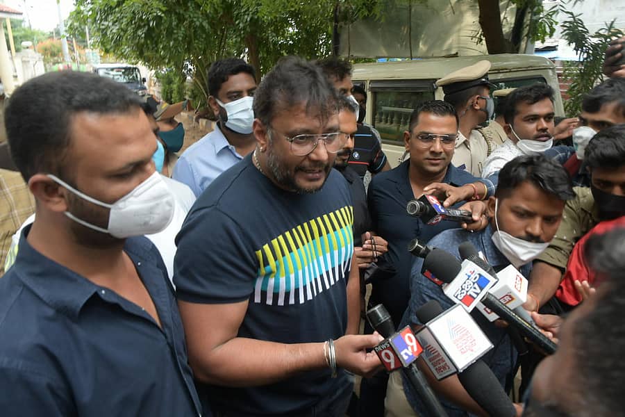 ಮೈಸೂರಿನ ನರಸಿಂಹರಾಜ ಉಪವಿಭಾಗದ ಎಸಿಪಿ ಕಚೇರಿಗೆ ಭಾನುವಾರ ಭೇಟಿ ನೀಡಿದ್ದ ನಟ ದರ್ಶನ್ ಸುದ್ದಿಗಾರರೊಂದಿಗೆ ಮಾತನಾಡಿದರು