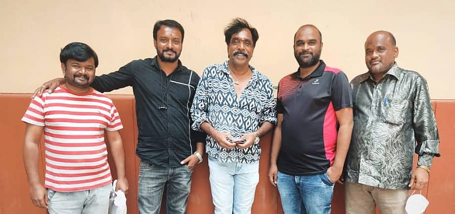 ‘ಚಂದ್ರಲೇಖ ರಿಟರ್ನ್ಸ್’ ಚಿತ್ರತಂಡದೊಂದಿಗೆ ನಿರ್ದೇಶಕ ಓಂಪ್ರಕಾಶ್ ರಾವ್ (ಎಡದಿಂದ ಮೂರನೆಯವರು)