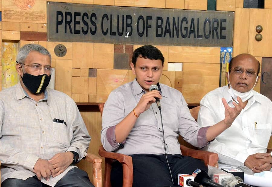 ಕೆಪಿಸಿಸಿ ವೈದ್ಯಕೀಯ ಘಟಕದ ಪ್ರಧಾನ ಕಾರ್ಯದರ್ಶಿ ಡಾ.ಶಂಕರ್ ಗುಹಾ ದ್ವಾರಕನಾಥ್ ಸುದ್ದಿಗೋಷ್ಠಿಯಲ್ಲಿ ಮಾತನಾಡಿದರು