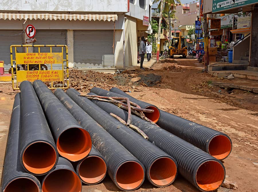 ವರ್ತೂರಿನ ಗಾಂಧಿ ವೃತ್ರದಲ್ಲಿ ಕಾಮಗಾರಿ ನಡೆಯುತ್ತಿರುವುದು –ಪ್ರಜಾವಾಣಿ ಚಿತ್ರಗಳು/ ಎಂ.ಎಸ್. ಮಂಜುನಾಥ್