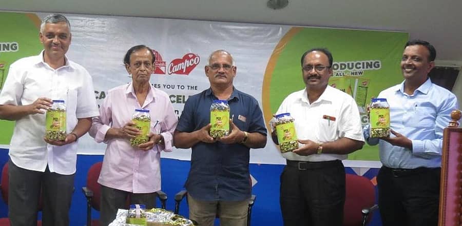 ಕ್ಯಾಂಪ್ಕೊದಿಂದ ತಯಾರಿಸಿದ ಹಲಸಿನ ಹಣ್ಣಿನ ಎಕ್ಲೇರ್ ಚಾಕೊಲೇಟ್‌ಗಳನ್ನು ಸೋಮವಾರ ಬಿಡುಗಡೆ ಮಾಡಲಾಯಿತು.