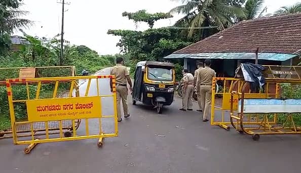 ವಾಹನಗಳನ್ನು ತಪಾಸಣೆ ನಡೆಸುತ್ತಿರುವ ಪೊಲೀಸ್ ಸಿಬ್ಬಂದಿ