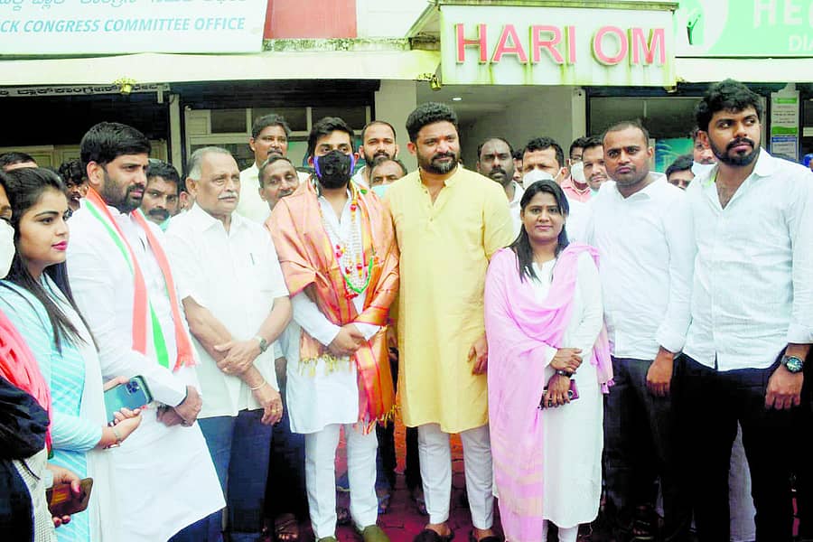 ಮೂಲ್ಕಿ ಬ್ಲಾಕ್ ಕಾಂಗ್ರೆಸ್ ಕಚೇರಿಗೆ ಬುಧವಾರ ಯುವ ಕಾಂಗ್ರೆಸ್ ರಾಜ್ಯ ಘಟಕದ ಅಧ್ಯಕ್ಷ ರಕ್ಷಾ ರಾಮಯ್ಯ ಭೇಟಿ ನೀಡಿದರು.