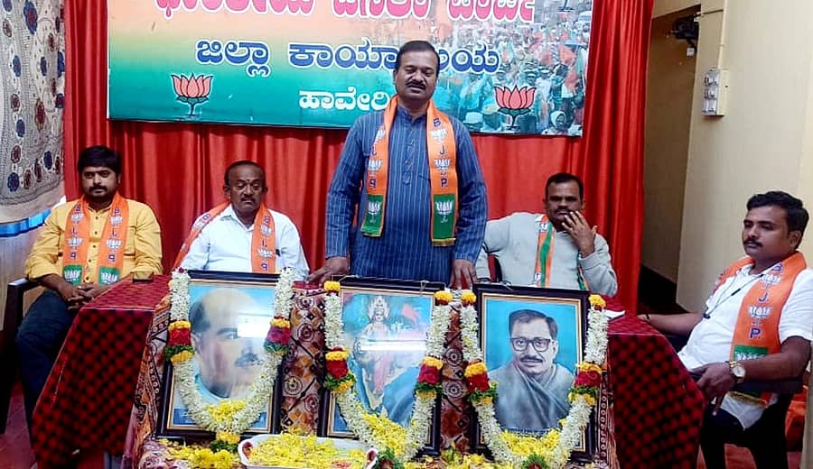 ಹಾವೇರಿ ನಗರದ ಬಿಜೆಪಿ ಜಿಲ್ಲಾ ಕಾರ್ಯಾಲಯದಲ್ಲಿ ಶುಕ್ರವಾರ ನಡೆದ ಎಸ್‌.ಟಿ. ಮೋರ್ಚಾ ಸಭೆಯಲ್ಲಿ ಜಿಲ್ಲಾ ಘಟಕದ ಅಧ್ಯಕ್ಷ ಸಿದ್ದರಾಜ ಕಲಕೋಟಿ ಮಾತನಾಡಿದರು 