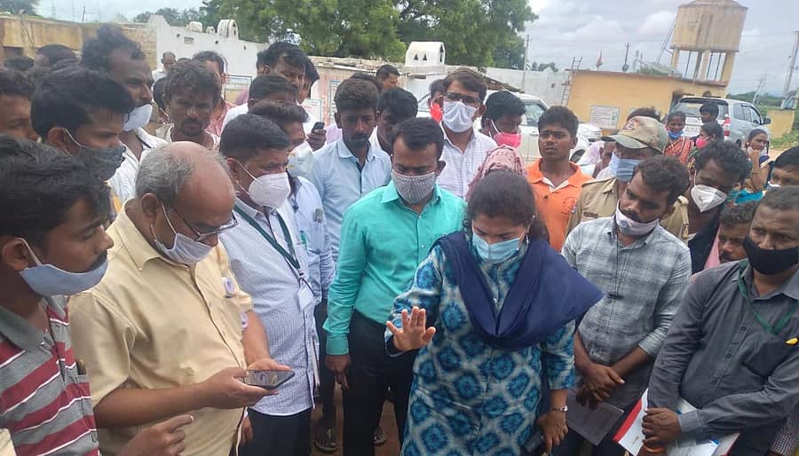 ಕುಕನೂರು ತಾಲ್ಲೂಕಿನ ನೆಲಜೇರಿ ಗ್ರಾಮದಲ್ಲಿ ನರೇಗಾ ಕಾಮಗಾರಿಯನ್ನು ಜಿಲ್ಲಾ ಪಂಚಾಯಿತಿ ಸಿಇಒ ಫೌಜಿಯಾ ತರನುಮ್ ವಿಕ್ಷಿಸಿದರು