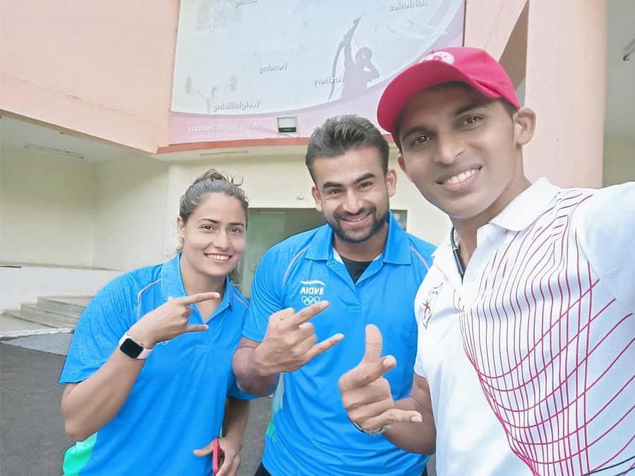 ಒಲಂಪಿಕ್ನ ಜಾವೆಲಿನ್ ಎಸೆತ ಸ್ಪರ್ಧೆಯಲ್ಲಿ ಪಾಲ್ಗೊಳ್ಳಲಿರುವ ಅನುರಾಣಿ, ಶಿವಪಾಲ್ ಜತೆ ತರಬೇತುದಾರ ಕಾಶಿನಾಥ ನಾಯ್ಕ (ಎಡದಿಂದ ಕೊನೆಯವರು)