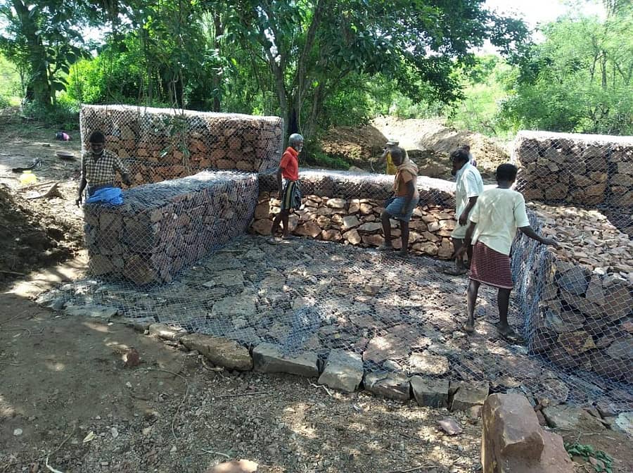 ಆನೆಹೊಸಹಳ್ಳಿಯಲ್ಲಿ ನರೇಗಾ ಅಡಿ ನಿರ್ಮಿಸಲಾಗುತ್ತಿರುವ ಗೇಬಿಯನ್‌ ರಚನೆಯ ಚೆಕ್‌ ಡ್ಯಾಂ