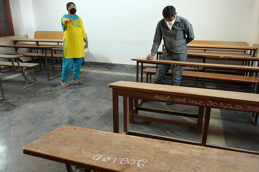 ಎಸ್ಸೆಸ್ಸೆಲ್ಸಿ ಪರೀಕ್ಷೆಗೆ ಕೊಠಡಿಯ ಸಿದ್ಧತೆ