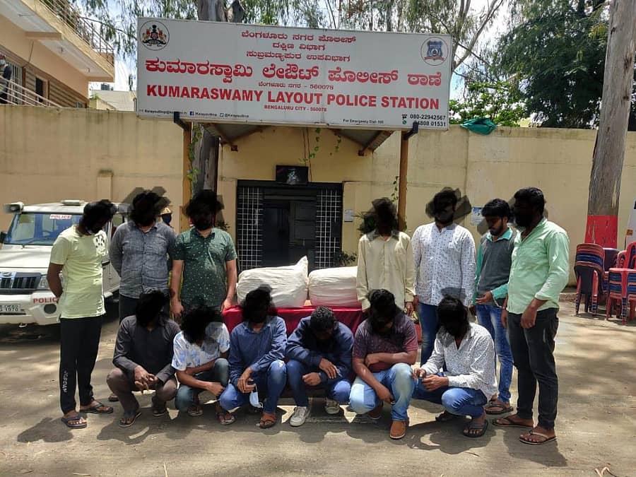 ಕಾರ್ಖಾನೆ ಬಳಿಯ ಪಾಳುಬಿದ್ದ ಕಟ್ಟಡದ ಮೇಲೆ ದಾಳಿ ಮಾಡಲಾಗಿತ್ತು