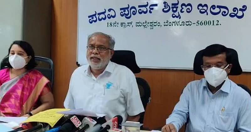 ಪ್ರಾಥಮಿಕ ಮತ್ತು ಪ್ರೌಢಶಿಕ್ಷಣ ಸಚಿವ ಎಸ್.ಸುರೇಶ್ ಕುಮಾರ್ ಫಲಿತಾಂಶ ಪ್ರಕಟಿಸಿದರು - ಚಿತ್ರ ಕೃಪೆ: ಸಚಿವರ ಫೇಸ್ಬುಕ್ ಲೈವ್ ಸ್ಕ್ರೀನ್ಗ್ರ್ಯಾಬ್