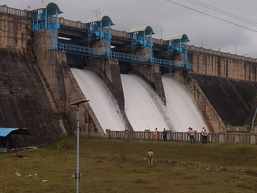 ಆಲೂರು ತಾಲ್ಲೂಕಿನ ವಾಟೆಹೊಳೆ ಜಲಾಶಯದಿಂದ ನೀರು ಬಿಡಲಾಗಿದೆ.