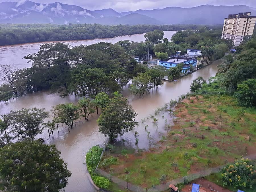 ಕಾರವಾರ ತಾಲ್ಲೂಕಿನ ಮಲ್ಲಾಪುರ ಟೌನ್ಶಿಪ್ ಪ್ರದೇಶ ಜಲಾವೃತವಾಗಿದೆ