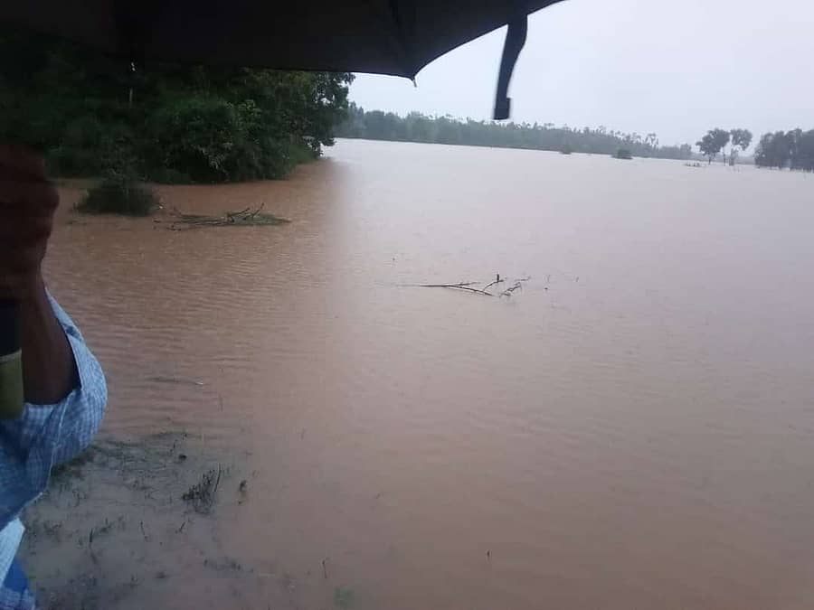 ಅಘನಾಶಿನಿ ನದಿ ಉಕ್ಕಿದ ಪರಿಣಾಮ ಜಲಾವೃತವಾಗಿರುವ ಸರಕುಳಿ ಗ್ರಾಮದ ಸ್ಥಿತಿ