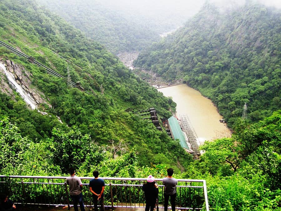 ಕಾರ್ಗಲ್ ಸಮೀಪದಲ್ಲಿರುವ ಶರಾವತಿ ಕಣಿವೆಯ ರಮ್ಯ ನೋಟ