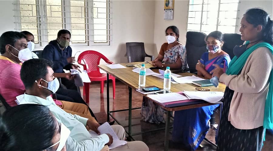 ನಲ್ಲಹಳ್ಳಿ ಗ್ರಾಮ ಪಂಚಾಯಿತಿಯಲ್ಲಿ ನಡೆದ ಸಭೆಯಲ್ಲಿ ಕೃಷಿ ಅಧಿಕಾರಿ ಮಂಜುಳಾ ಮಾತನಾಡಿದರು. ಅಧ್ಯಕ್ಷೆ ಸವಿತಾ ಭೈರದಾಸ್‌, ಉಪಾಧ್ಯಕ್ಷೆ ಜ್ಞಾನಸುಂದರಿ, ಪಿಡಿಒ ಶ್ರೀಧರ್‌ ಉಪಸ್ಥಿತರಿದ್ದರು