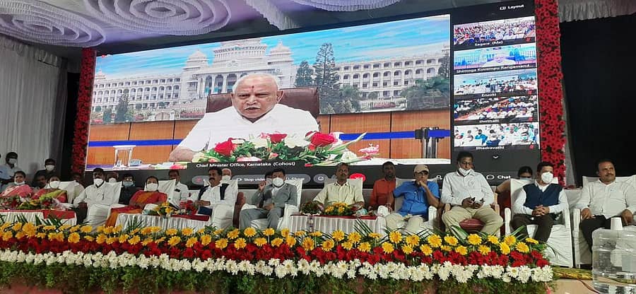 ಸಾಗರ ತಾಲ್ಲೂಕಿನ ವಿವಿಧ ಅಭಿವೃದ್ಧಿ ಕಾಮಗಾರಿಗಳಿಗೆ ವರ್ಚುಯಲ್ ಮೂಲಕ ಶನಿವಾರ ಮುಖ್ಯಮಂತ್ರಿ ಬಿ.ಎಸ್.ಯಡಿಯೂರಪ್ಪ ಅವರು ಚಾಲನೆ ನೀಡಿ ಮಾತನಾಡಿದರು. ಶಾಸಕ ಎಚ್.ಹಾಲಪ್ಪ ಹರತಾಳು ಇದ್ದರು.