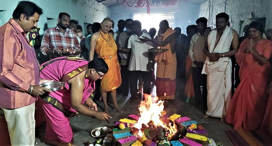 ಕನಕಪುರ ತಾಲ್ಲೂಕಿನ ಶಿವಾಲ್ದಪ್ಪನ ಬೆಟ್ಟದಲ್ಲಿ ಗುರು ಪೂರ್ಣಿಮೆ ಪ್ರಯುಕ್ತ ಗಣೇಶ ಹೋಮವನ್ನು ನೆರವೇರಿಸಲಾಯಿತು