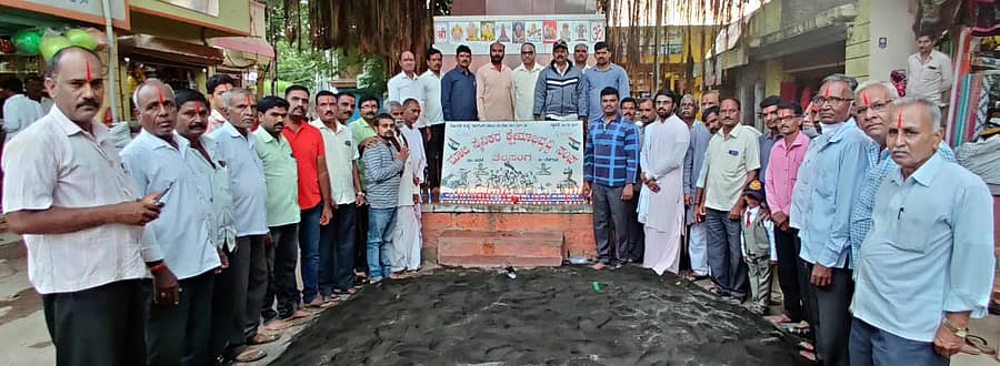 ತೆಲಸಂಗ ಗ್ರಾಮದ ಮುಖ್ಯ ಬಜಾರ್‌ನಲ್ಲಿ ನಿವೃತ್ತ ಸೈನಿಕರ ಸಂಘದಿಂದ ಕಾರ್ಗಿಲ್‌ ವಿಜಯ ದಿನಾಚರಣೆ ಕಾರ್ಯಕ್ರಮ ಸೋಮವಾರ ನಡೆಯಿತು