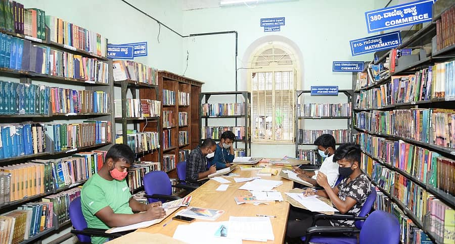 ಗ್ರಂಥಾಲಯದಲ್ಲಿ ಓದು
