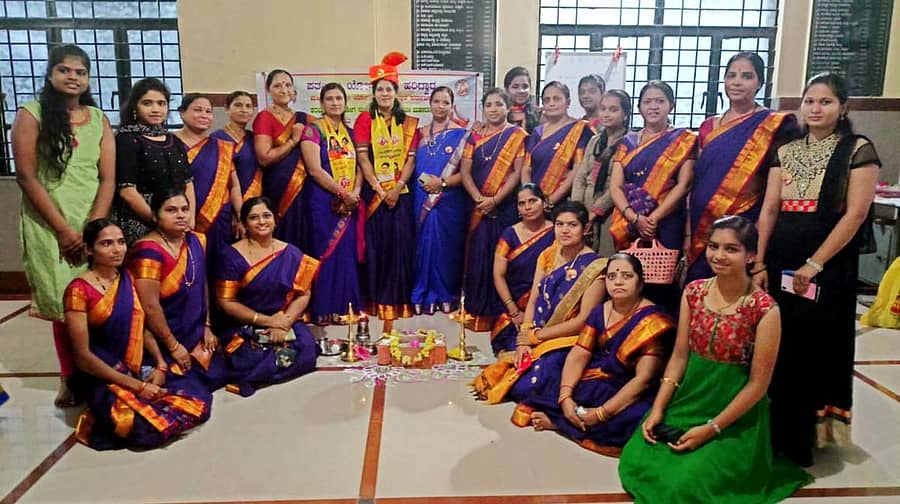 ಹಾವೇರಿ ಜಿಲ್ಲಾ ಮಹಿಳಾ ಪತಂಜಲಿ ಯೋಗ ಕೇಂದ್ರದಲ್ಲಿ ಗುರು ಪೂರ್ಣಿಮೆ ಕಾರ್ಯಕ್ರಮ ಆಚರಿಸಲಾಯಿತು 