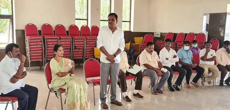 ಕೋಲಾರದಲ್ಲಿ ಶುಕ್ರವಾರ ನಡೆದ ಜೆಡಿಎಸ್ ಪಕ್ಷದ ಸಮನ್ವಯ ಸಮಿತಿ ಸಭೆಯಲ್ಲಿ ವಿಧಾನ ಪರಿಷತ್ ಸದಸ್ಯ ಗೋವಿಂದರಾಜು ಮಾತನಾಡಿದರು