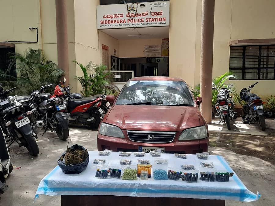 ಪೊಲೀಸರು ಜಪ್ತಿ ಮಾಡಿರುವ ಮಾದಕ ವಸ್ತು ಹಾಗೂ ವಾಹನ.