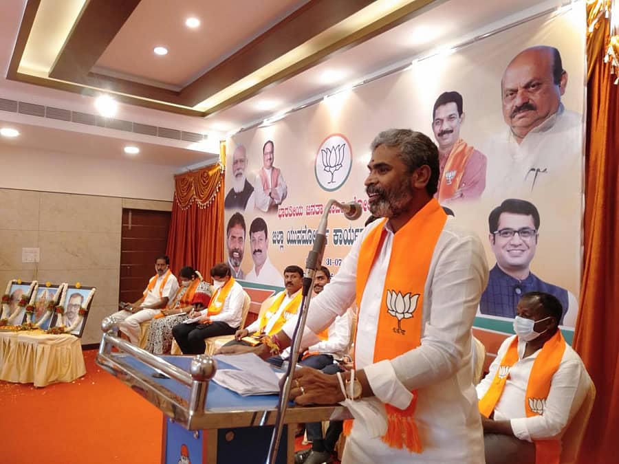 ಕೋಲಾರದಲ್ಲಿ ಶನಿವಾರ ನಡೆದ ಬಿಜೆಪಿ ಜಿಲ್ಲಾ ಯುವ ಮೋರ್ಚಾ ಕಾರ್ಯಕಾರಿಣಿ ಸಭೆಯಲ್ಲಿ ಸಂಸದ ಎಸ್.ಮುನಿಸ್ವಾಮಿ ಮಾತನಾಡಿದರು