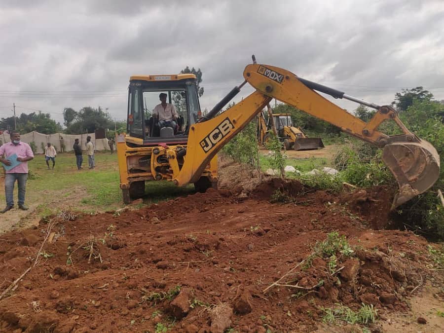 ಆನೇಕಲ್ ತಾಲ್ಲೂಕಿನ ನಾಯಕನಹಳ್ಳಿ ಕೆರೆ ಒತ್ತುವರಿಯನ್ನು ಶನಿವಾರ ತೆರವುಗೊಳಿಸಲಾಯಿತು