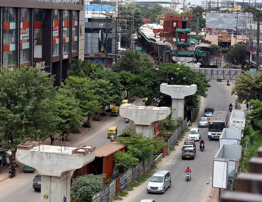 ಸೋನಿ ಸಿಗ್ನಲ್ ಬಳಿ ಕಾಮಗಾರಿ ಸ್ಥಗಿತಗೊಂಡಿರುವುದು ಪ್ರಜಾವಾಣಿ ಚಿತ್ರಗಳು/ಅನೂಪ್ ರಾಘ ಟಿ.