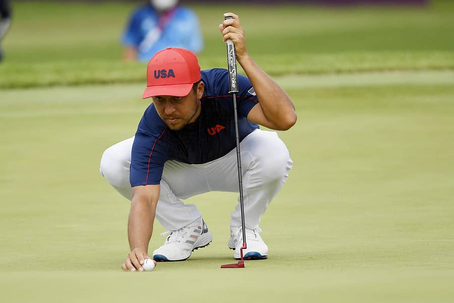 ಚೆಂಡನ್ನು ಸಿದ್ಧಗೊಳಿಸುತ್ತಿರುವ ಕ್ಸಾಂಡರ್ ಶಫಿಲಿ- ರಾಯಿಟರ್ಸ್ ಚಿತ್ರ