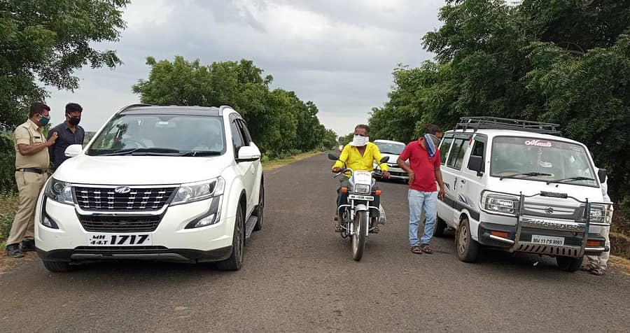 ಅಫಜಲಪುರ ತಾಲ್ಲೂಕಿನ ಮಾಶಾಳ ಚೆಕ್ಪೋಸ್ಟ್ನಲ್ಲಿ ಸಿಬ್ಬಂದಿ ಕೊರತೆಯಿಂದ ಮಹಾರಾಷ್ಟ್ರದಿಂದ ಬಂದ ಖಾಸಗಿ ವಾಹನಗಳು ರಾಜ್ಯದ ಗಡಿಯೊಳಗೆ ಬಂದವು